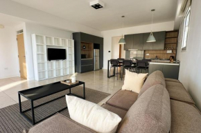 Depto en zona varese para 2 personas con cochera - Hola Sur